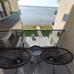 Lake Studio Mamaia Butoaie